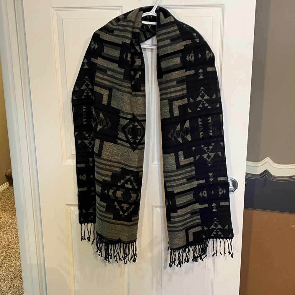 3/$15-Geometric Patterned Navy and Gray Scarf